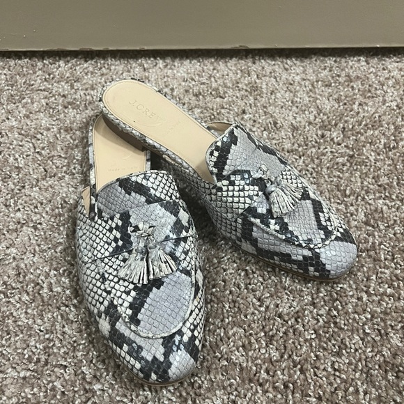 J. Crew Charlie Flat Mules Leather Snake Print Tassel Almond Toe Gray  9.5M - Picture 1 of 8
